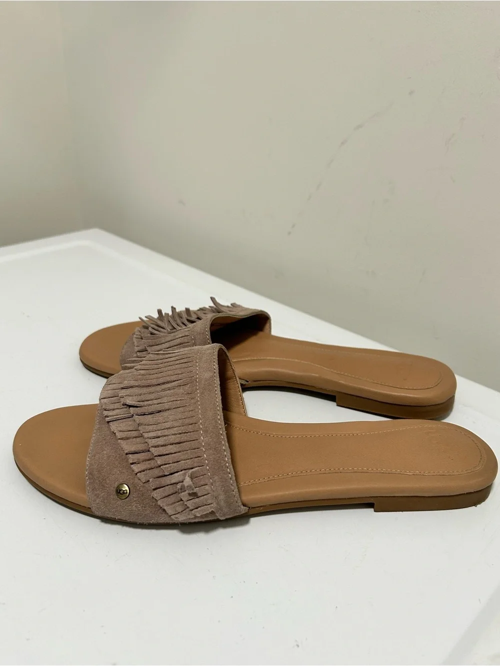 Ugg Binx Suede Fringe Sandals Tan Size 9.5